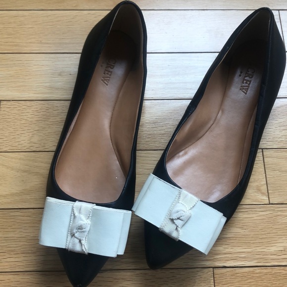 J. CREW WOMANS BLACK POINTY TOE WHITE BOW FLATS - Picture 2 of 8
